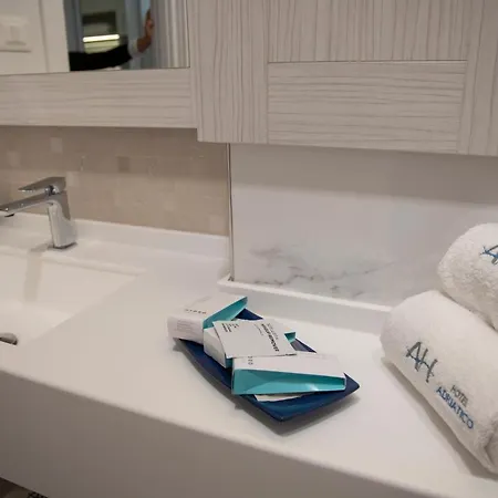 أدرياتيكو فندق تريكاس