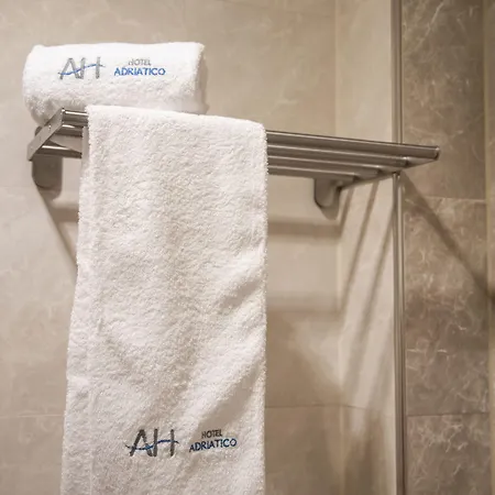 أدرياتيكو فندق تريكاس