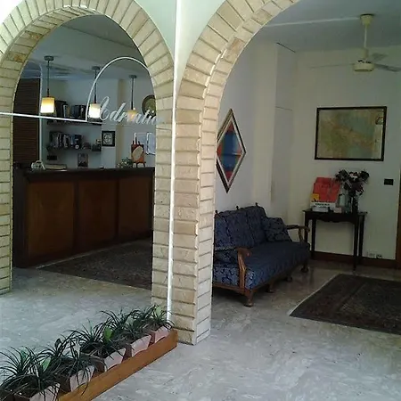 فندق أدرياتيكو تريكاس